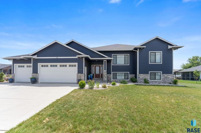 1720 N Paddington Trl Trail, Sioux Falls, SD 57110