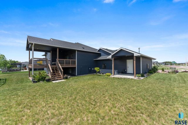 1720 N Paddington Trl Trail, Sioux Falls, SD 57110