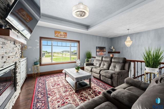 1720 N Paddington Trl Trail, Sioux Falls, SD 57110