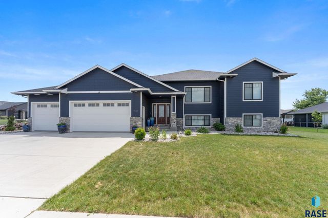 1720 N Paddington Trl Trail, Sioux Falls, SD 57110