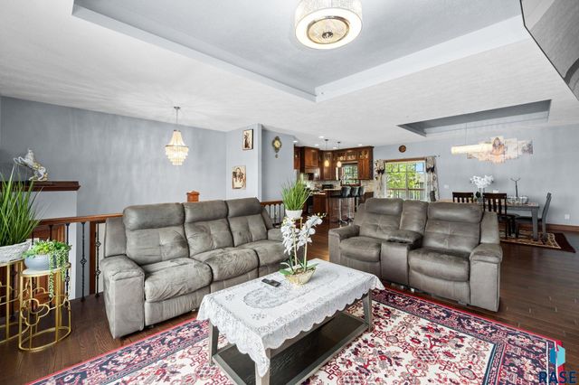 1720 N Paddington Trl Trail, Sioux Falls, SD 57110