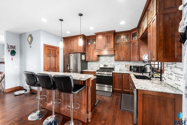 1720 N Paddington Trl Trail, Sioux Falls, SD 57110