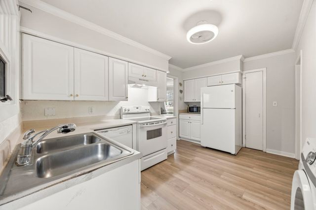 3751 Spruce Dr, Myrtle Beach, SC 29577