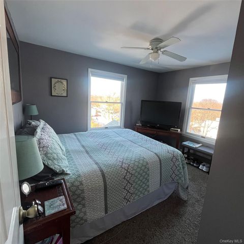 33 Lincoln Circle, Wallkill, NY 12589