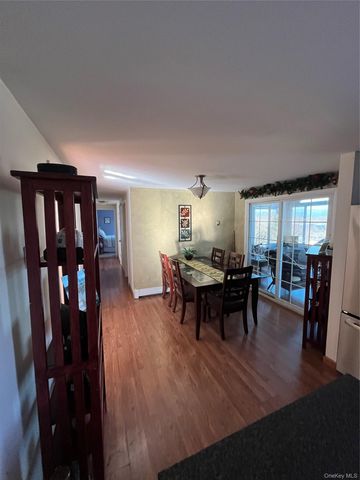 33 Lincoln Circle, Wallkill, NY 12589