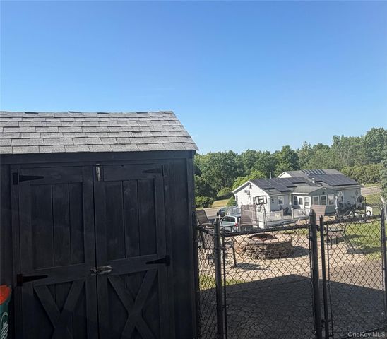 33 Lincoln Circle, Wallkill, NY 12589