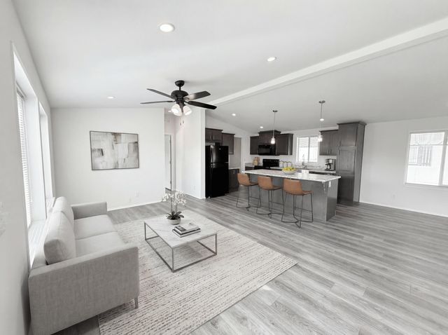 3966 S Pacific Highway 81, Medford, OR 97501