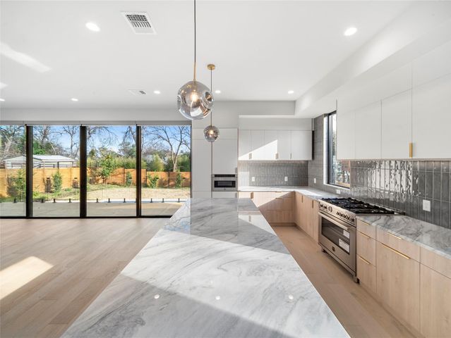 2107 Brackenridge ST 2, Austin, TX 78704