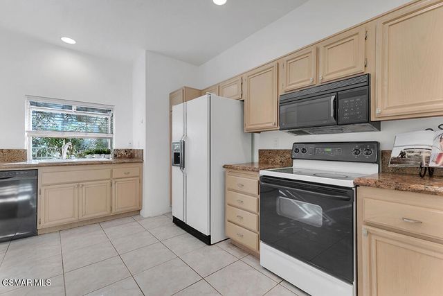 640 Indian Oak Lane 106, Oak Park, CA 91377