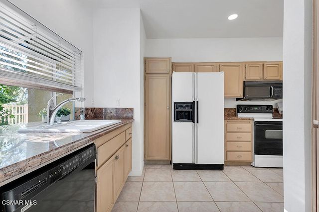 640 Indian Oak Lane 106, Oak Park, CA 91377