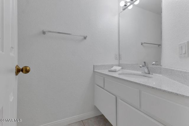 640 Indian Oak Lane 106, Oak Park, CA 91377