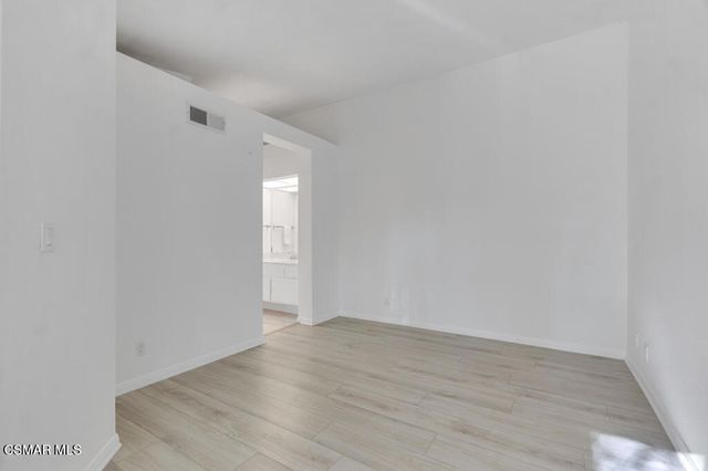 640 Indian Oak Lane 106, Oak Park, CA 91377