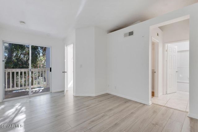 640 Indian Oak Lane 106, Oak Park, CA 91377