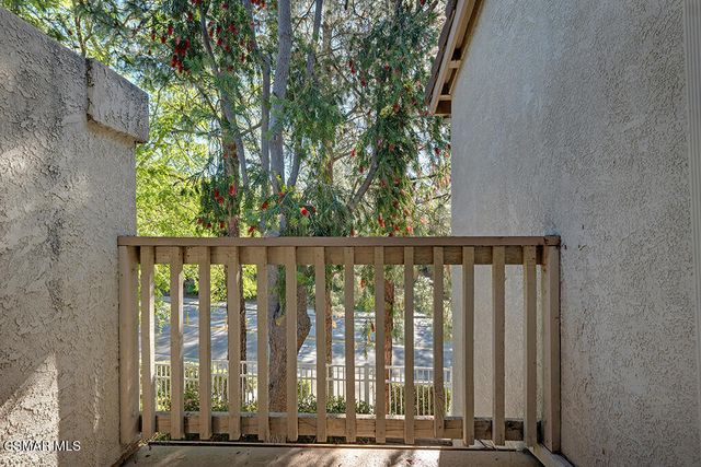 640 Indian Oak Lane 106, Oak Park, CA 91377