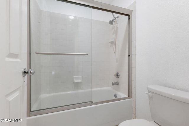 640 Indian Oak Lane 106, Oak Park, CA 91377