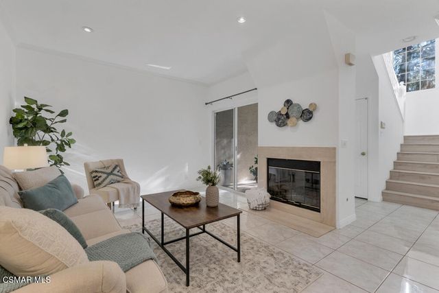 640 Indian Oak Lane 106, Oak Park, CA 91377