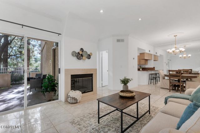 640 Indian Oak Lane 106, Oak Park, CA 91377