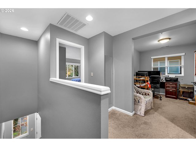 308 Ne NEWHOUSE Rd, Vancouver, WA 98663