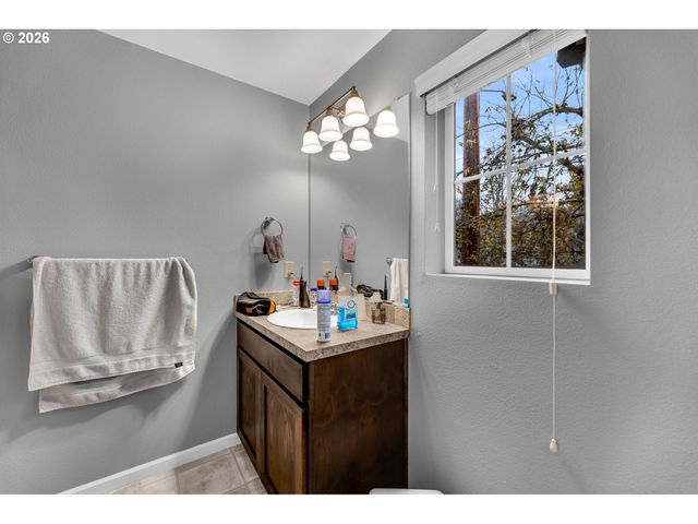 308 Ne NEWHOUSE Rd, Vancouver, WA 98663