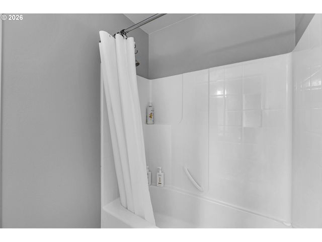 308 Ne NEWHOUSE Rd, Vancouver, WA 98663