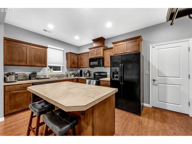 308 Ne NEWHOUSE Rd, Vancouver, WA 98663