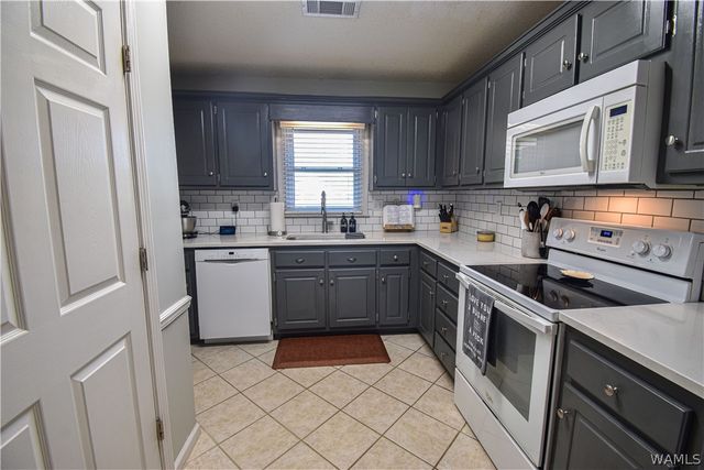 6127 Hibiscus, Northport, AL 35473