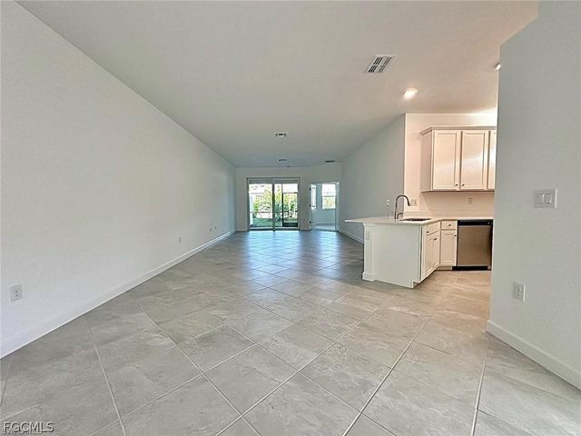 9083 Leatherwood LOOP, Lehigh Acres, FL 33936