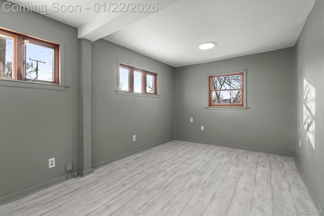 5903 N Silvery Lane, Dearborn Heights, MI 48127