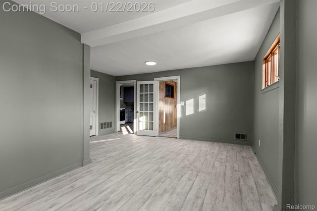 5903 N Silvery Lane, Dearborn Heights, MI 48127