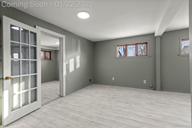 5903 N Silvery Lane, Dearborn Heights, MI 48127