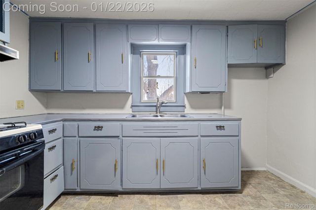 5903 N Silvery Lane, Dearborn Heights, MI 48127