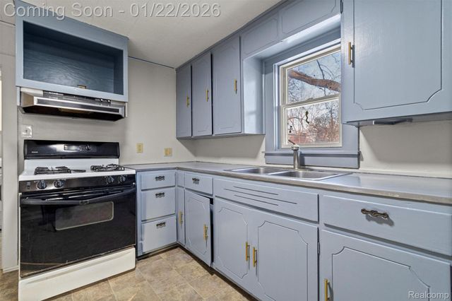 5903 N Silvery Lane, Dearborn Heights, MI 48127