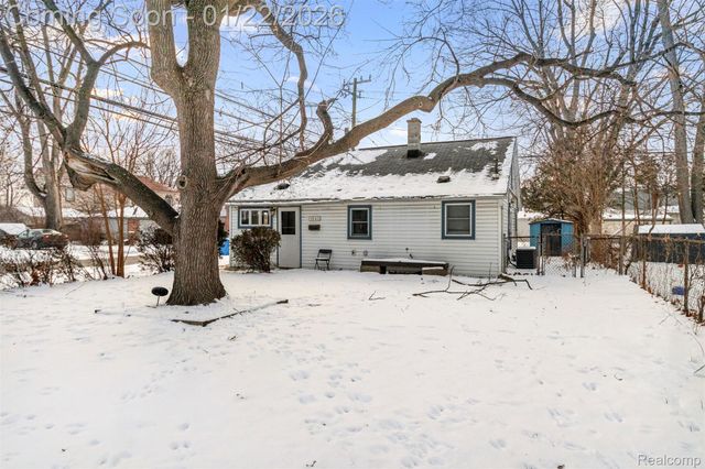 5903 N Silvery Lane, Dearborn Heights, MI 48127