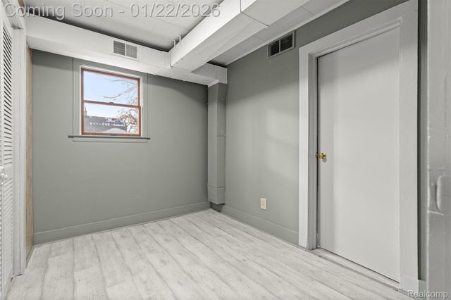 5903 N Silvery Lane, Dearborn Heights, MI 48127