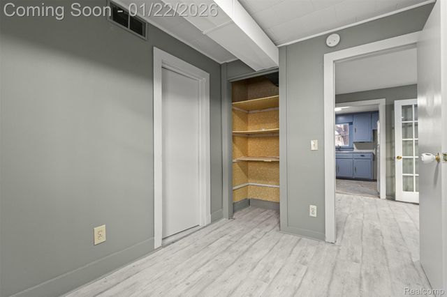 5903 N Silvery Lane, Dearborn Heights, MI 48127