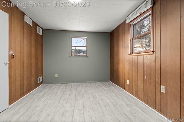 5903 N Silvery Lane, Dearborn Heights, MI 48127