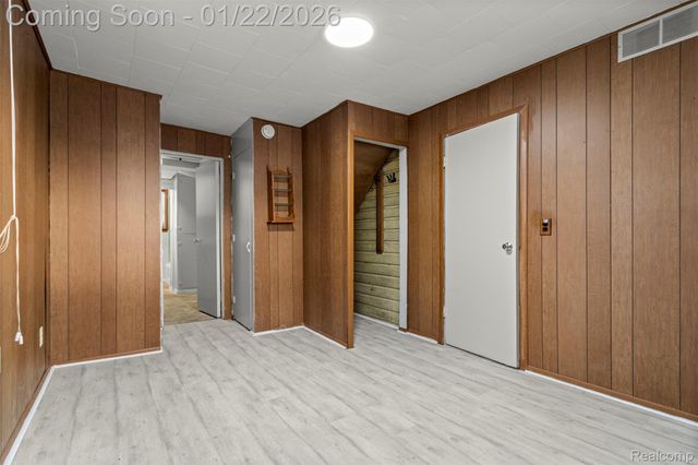 5903 N Silvery Lane, Dearborn Heights, MI 48127