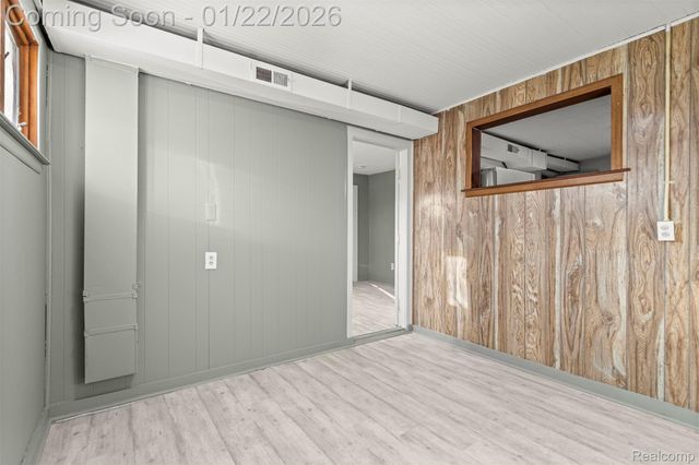 5903 N Silvery Lane, Dearborn Heights, MI 48127