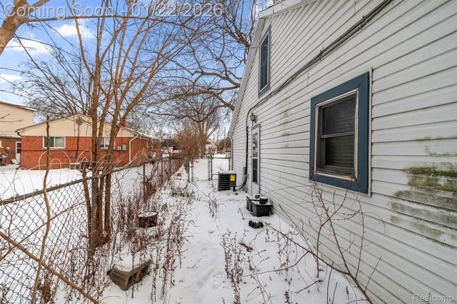 5903 N Silvery Lane, Dearborn Heights, MI 48127