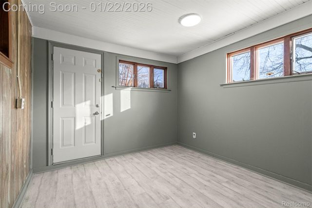 5903 N Silvery Lane, Dearborn Heights, MI 48127