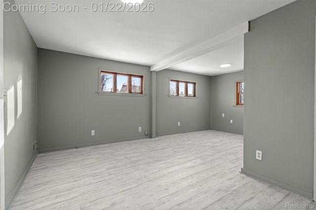 5903 N Silvery Lane, Dearborn Heights, MI 48127