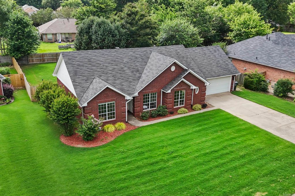 2125 Maplewood Drive, Conway, AR 72032