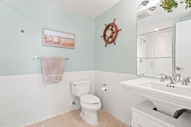 550 Pleasant St 201, Winthrop, MA 02152