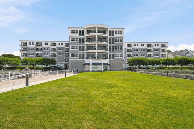 550 Pleasant St 201, Winthrop, MA 02152