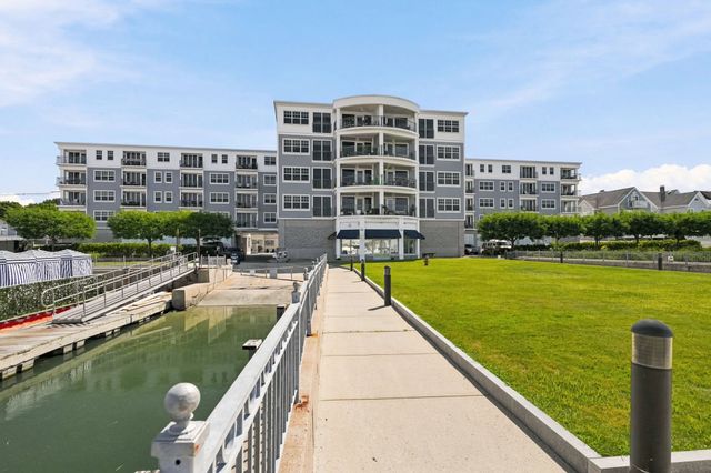 550 Pleasant St 201, Winthrop, MA 02152