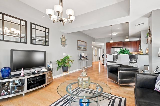 550 Pleasant St 201, Winthrop, MA 02152