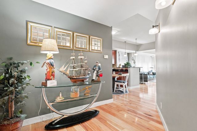 550 Pleasant St 201, Winthrop, MA 02152