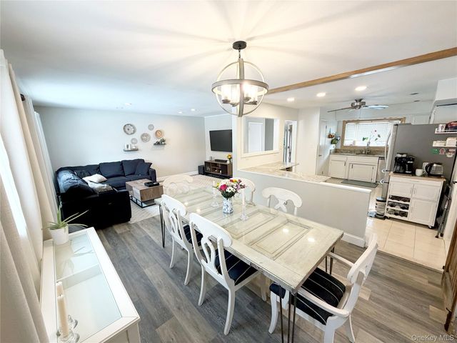 22 Berkshire Road, West Babylon, NY 11704