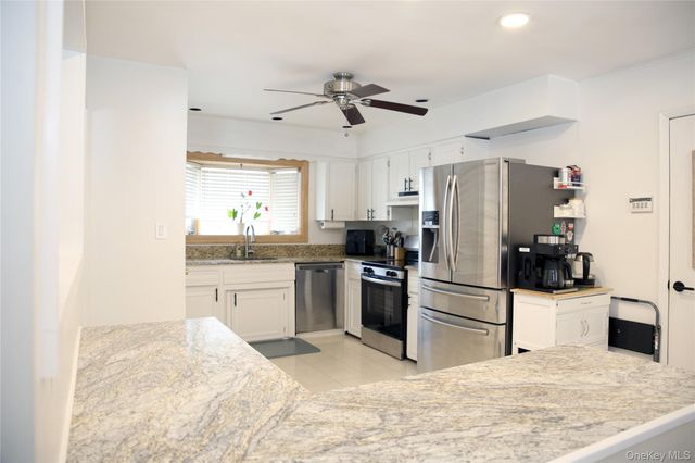 22 Berkshire Road, West Babylon, NY 11704