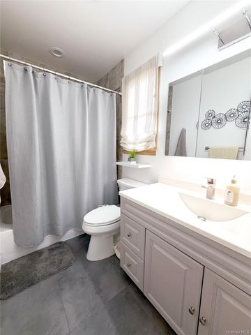 22 Berkshire Road, West Babylon, NY 11704